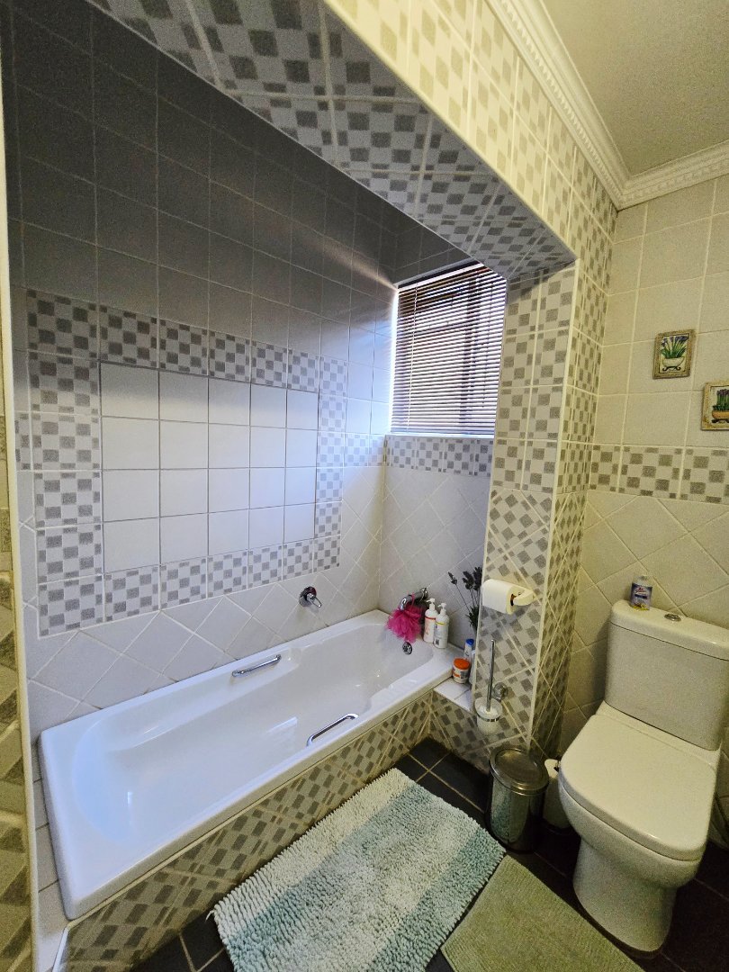 4 Bedroom Property for Sale in Wilkoppies North West